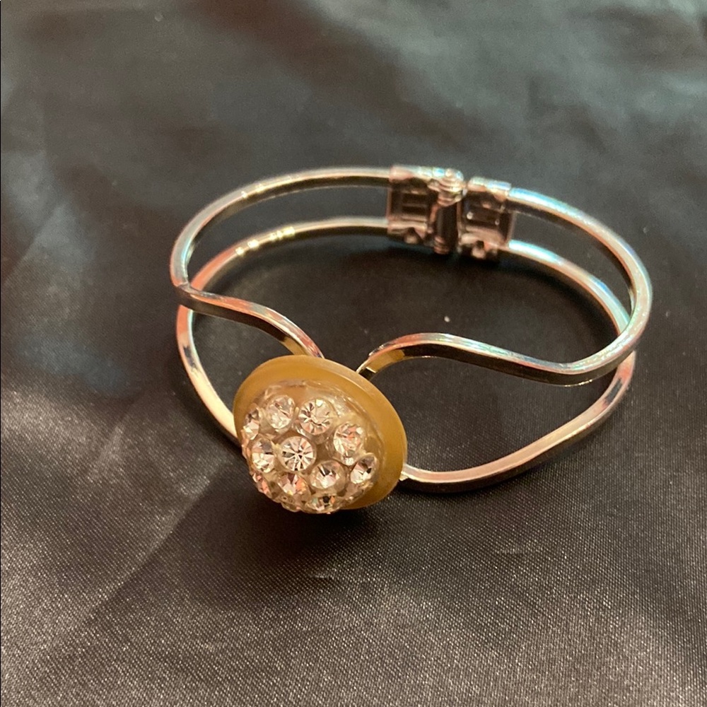 Elegant Silver Bracelet with Crystal Accents - Picture 1 of 4